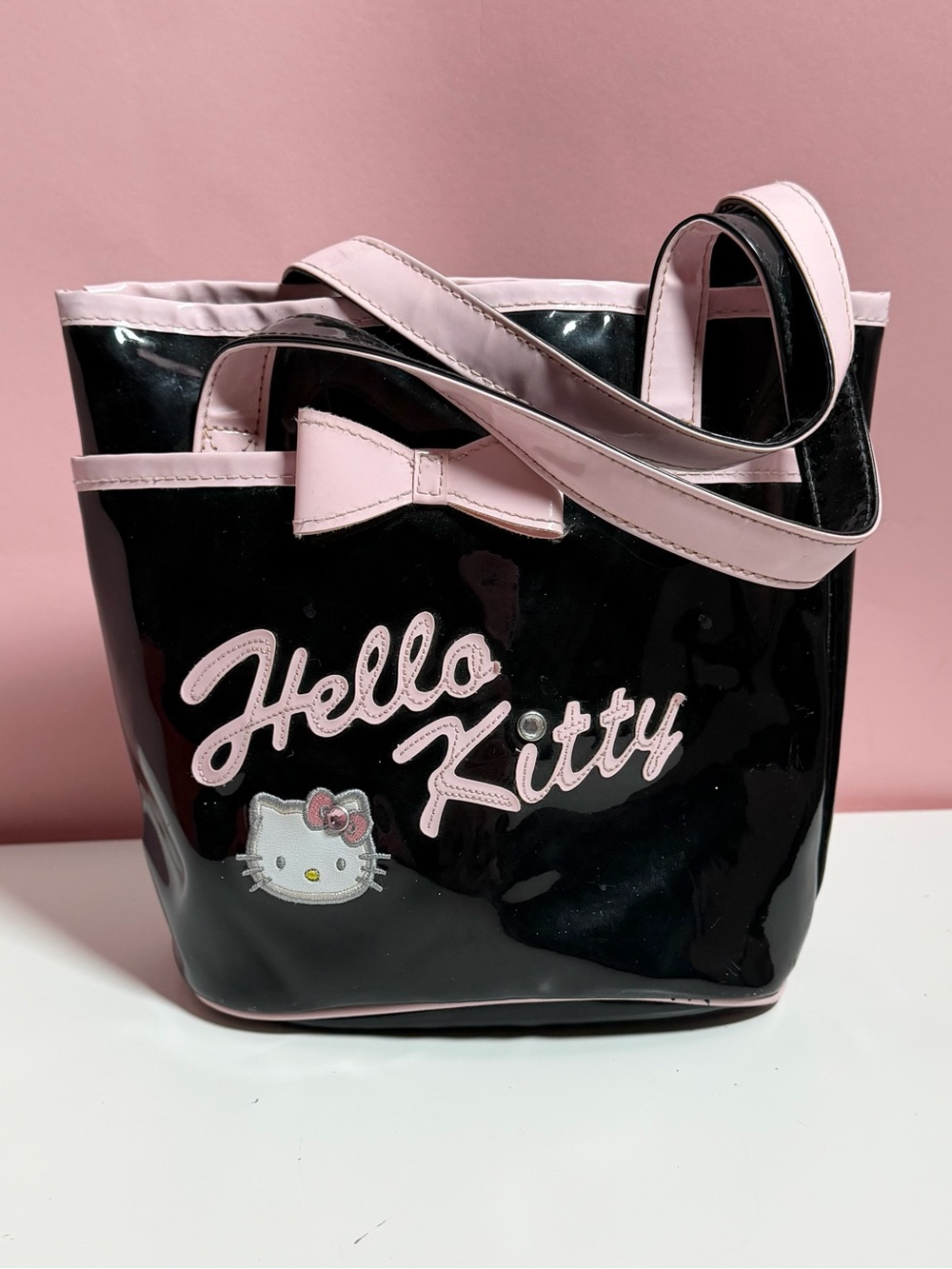 Y2K 2000s mcbling pink and black Sanrio hello kitty mini purse